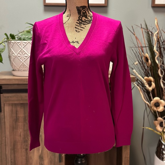Banana Republic Sweaters - Banana Republic magenta v-neck sweater